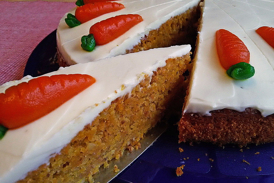 Karottenkuchen, Rüblikuchen oder Möhrenkuchen