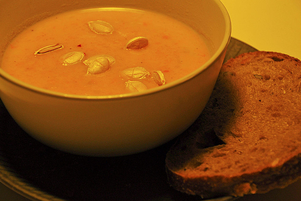 Kürbissuppe mit Apfel, Ingwer und Kokosmilch