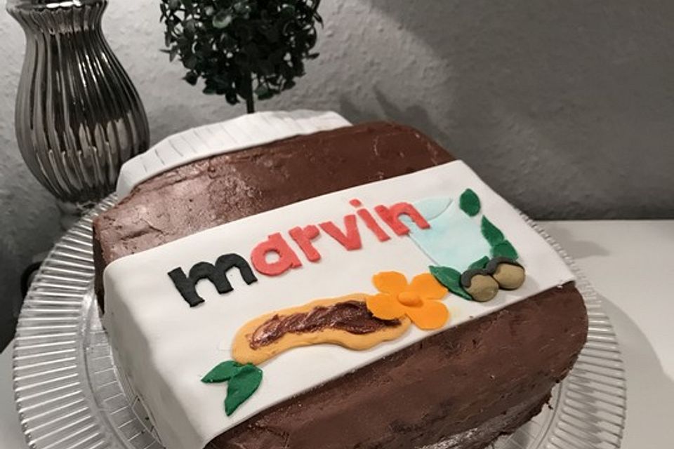 Nutellatorte aus Marzipan, Mandeln und Haselnüssen