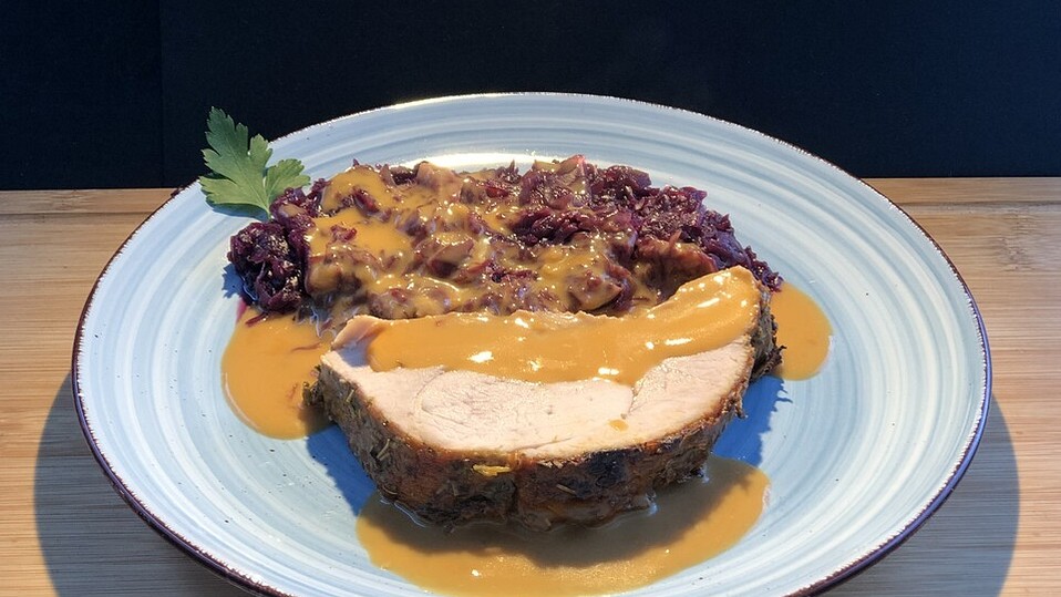 Schweineschinkenbraten mit Kräuter-Senf-Kruste von kenmare
