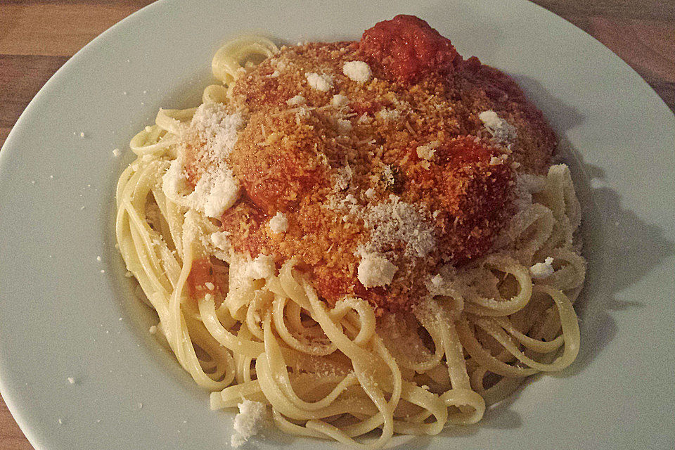 Tomatensauce mit Zitronen-Hackbällchen