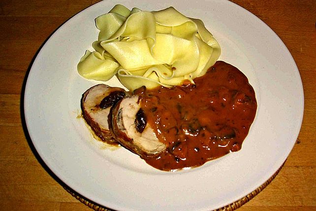 Schweinefilet gefüllt mit Gorgonzola-Backpflaumen und Salbei im ...