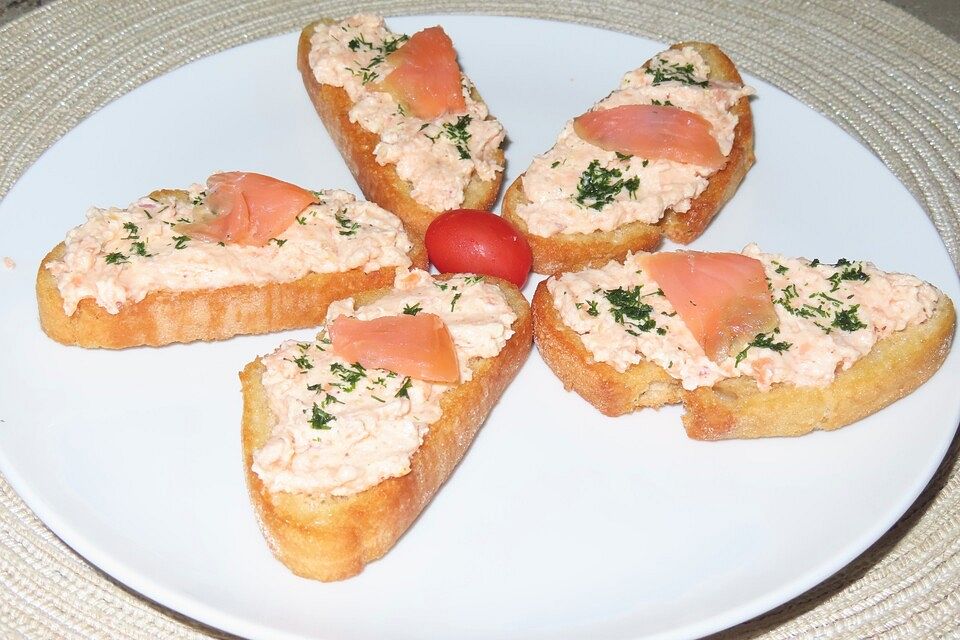 Crostini mit Ricotta-Lachsaufstrich