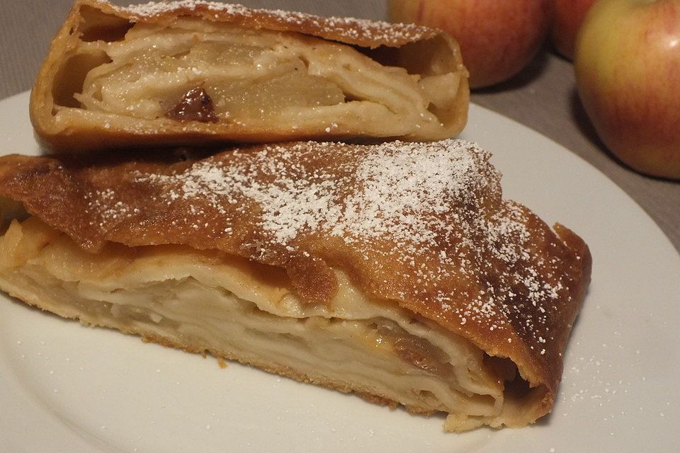 Bayerischer Apfel-Rahm-Strudel