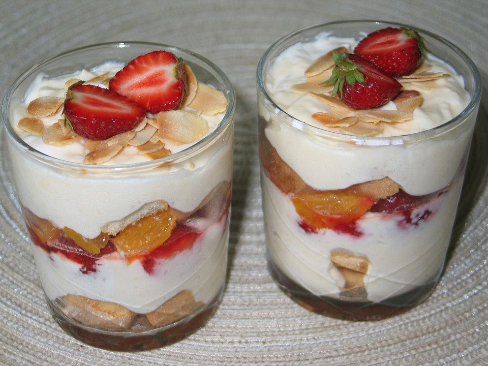 Erdbeer-Schichtdessert von Paddingtone| Chefkoch