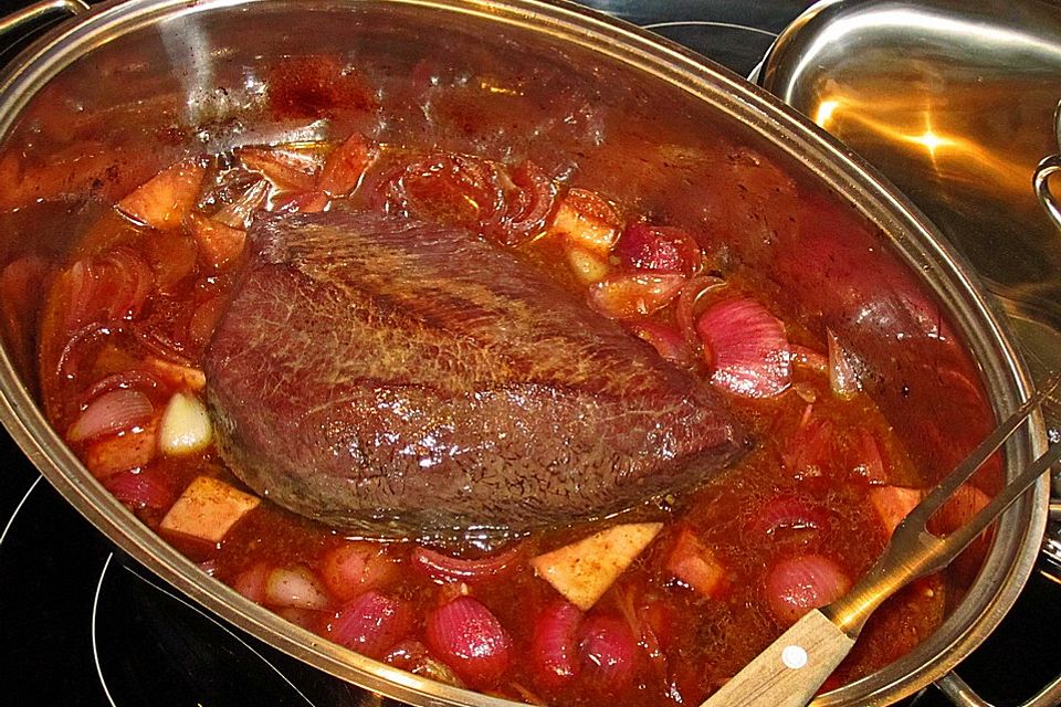 Winterlicher Rotwein-Rinderschmorbraten mit Pflaumensauce