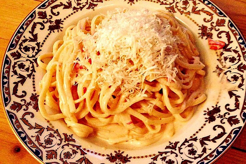 Pikante Linguine mit Shrimps und Tomate