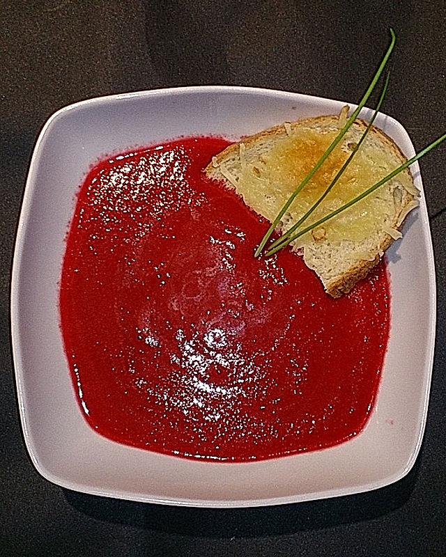Rote Bete Suppe mit Cremefine