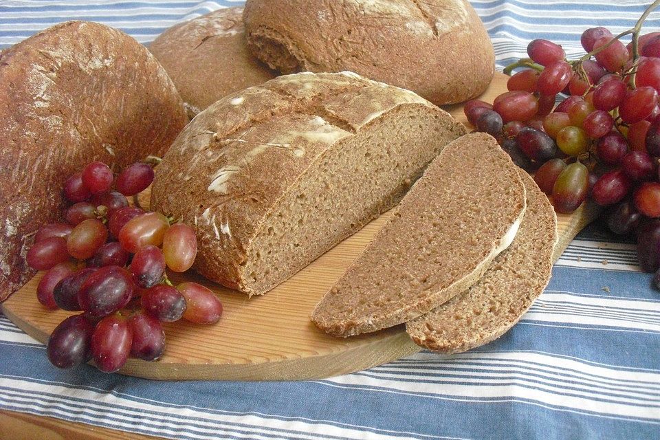 Roggenvollkornmischbrot mit Sauerteig nach Tiroler Art