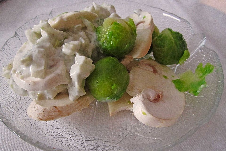 Rosenkohlsalat mit Gorgonzoladressing