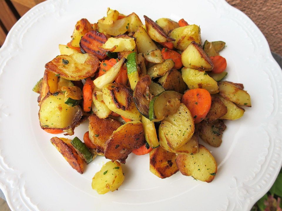 Kartoffel-Zucchini-Karotten-Pfanne von ChocoladeFan | Chefkoch