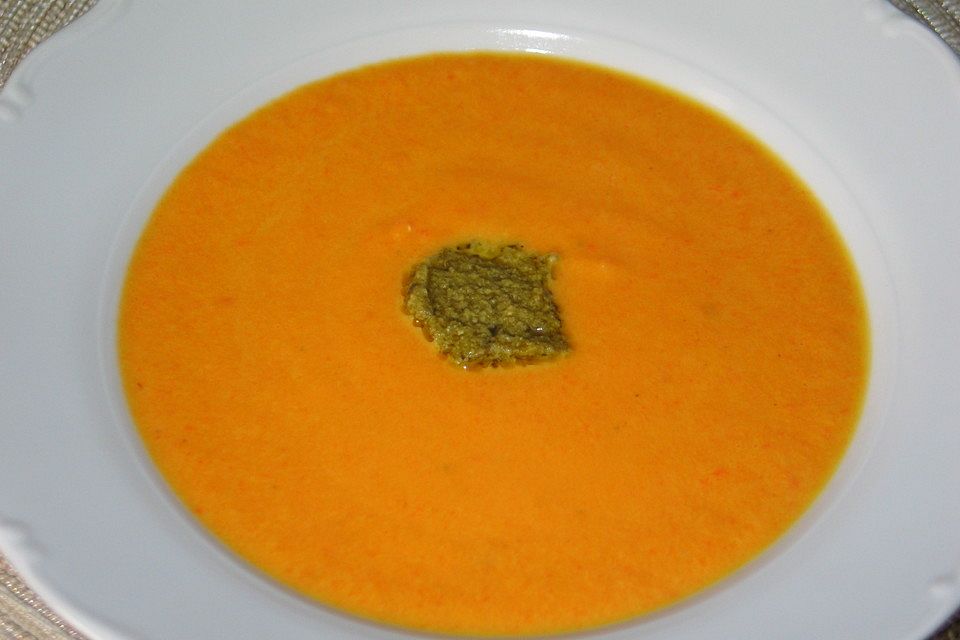 Möhren - Creme - Suppe mit Pesto