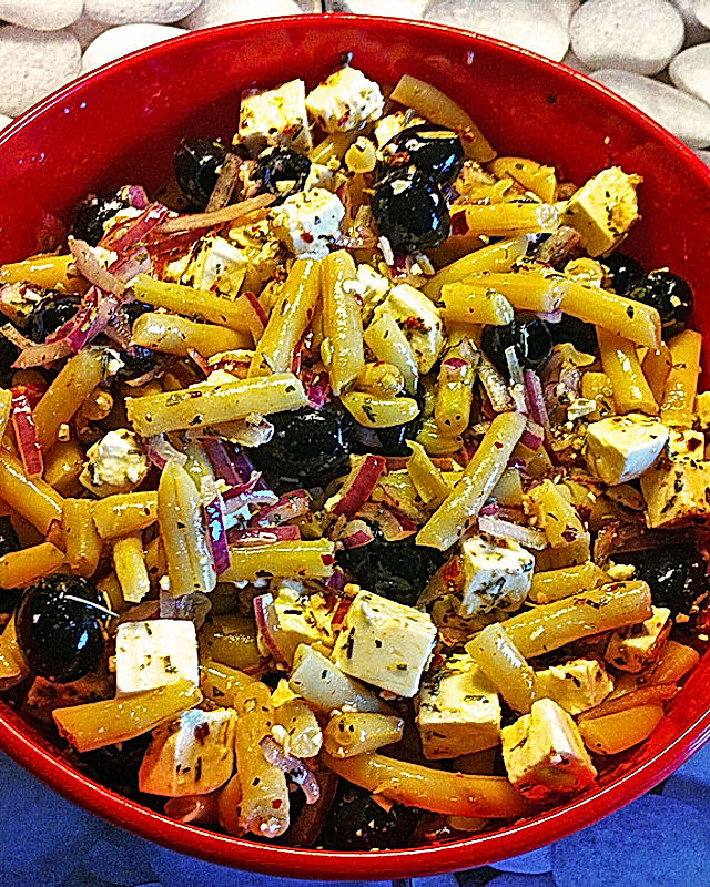 Bohnensalat mit Oliven und Feta