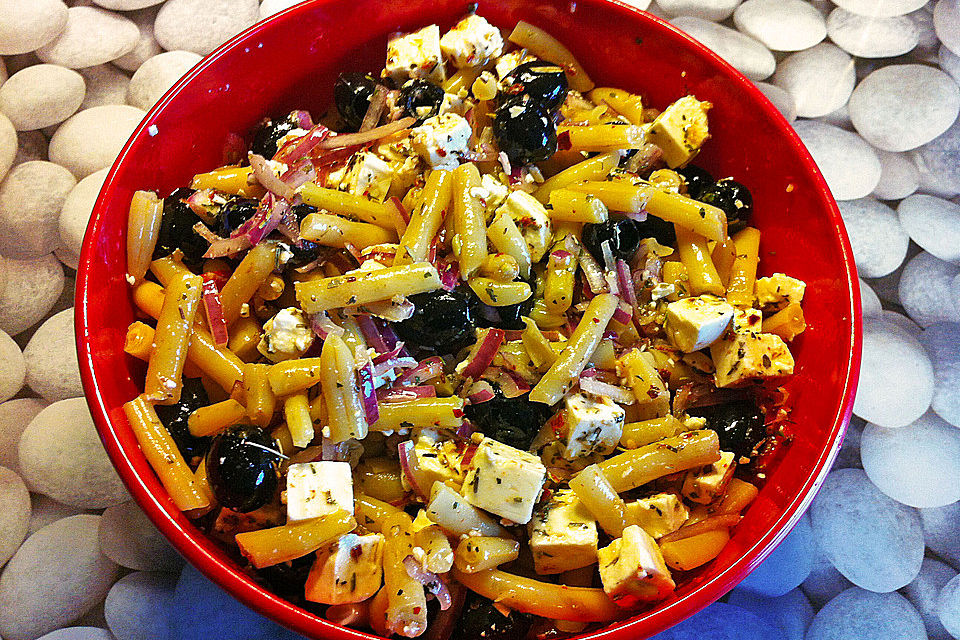 Bohnensalat mit Oliven und Feta