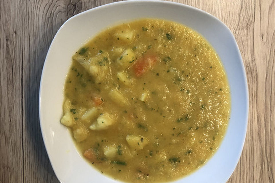 Blumenkohl-Möhren-Suppe mit Kartoffeln