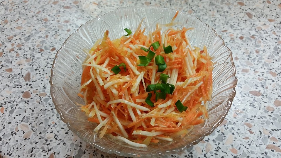 Möhren-Selleriesalat mit Apfel von Hsiuchuan