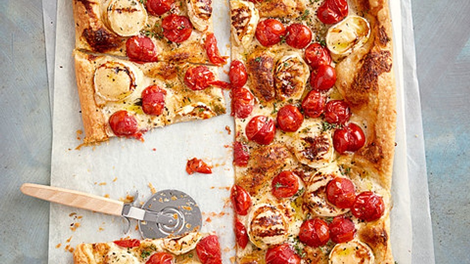 Blätterteigpizza mit Ziegenkäse, Honig und Kirschtomaten von Chefkoch-Video