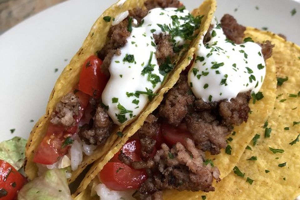 Mais-Tacos mit Kokos-Limettenreis und Hackfleisch