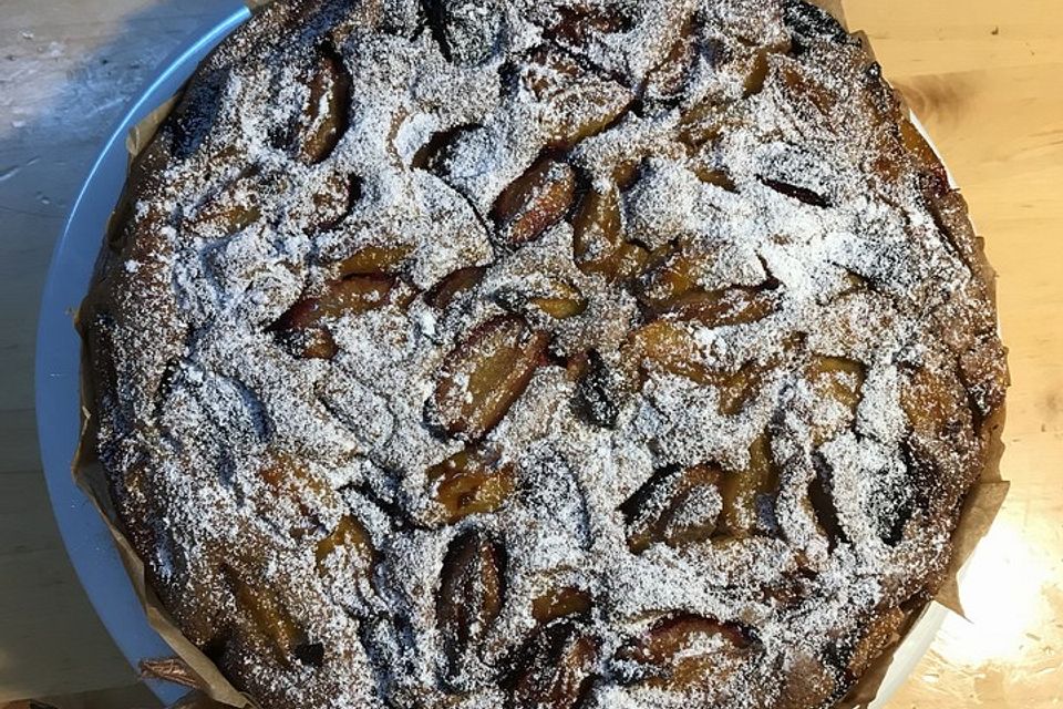 Veganer Zwetschgen-Grieß-Nuss-Kuchen