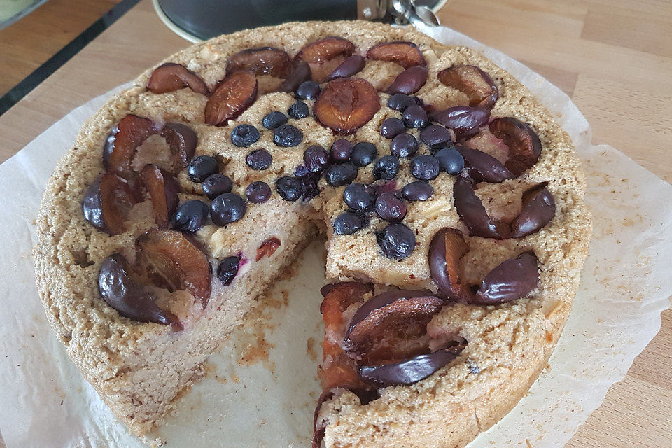 Veganer Zwetschgen-Grieß-Nuss-Kuchen