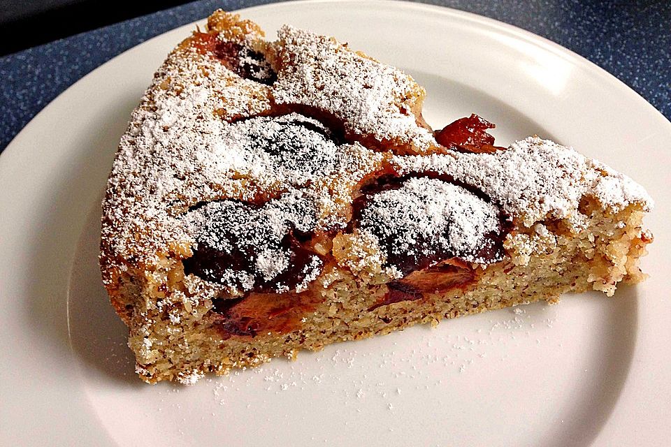 Veganer Zwetschgen-Grieß-Nuss-Kuchen