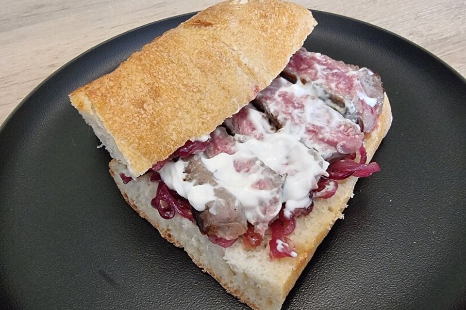 Steaksandwich mit Zwiebelmarmelade