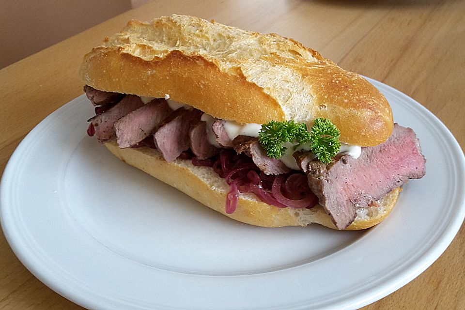 Steaksandwich mit Zwiebelmarmelade