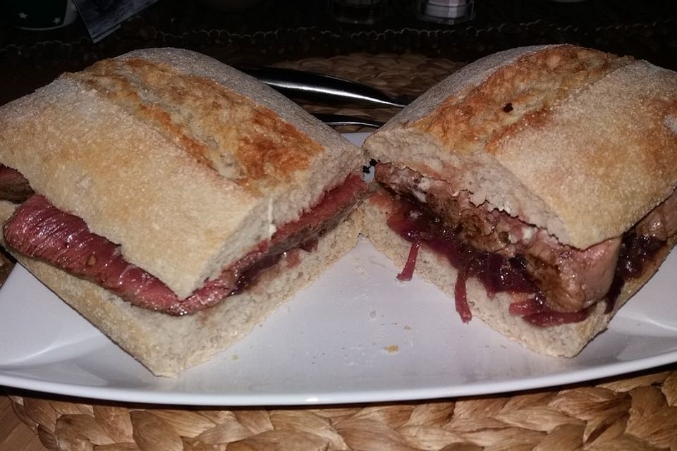 Steaksandwich mit Zwiebelmarmelade