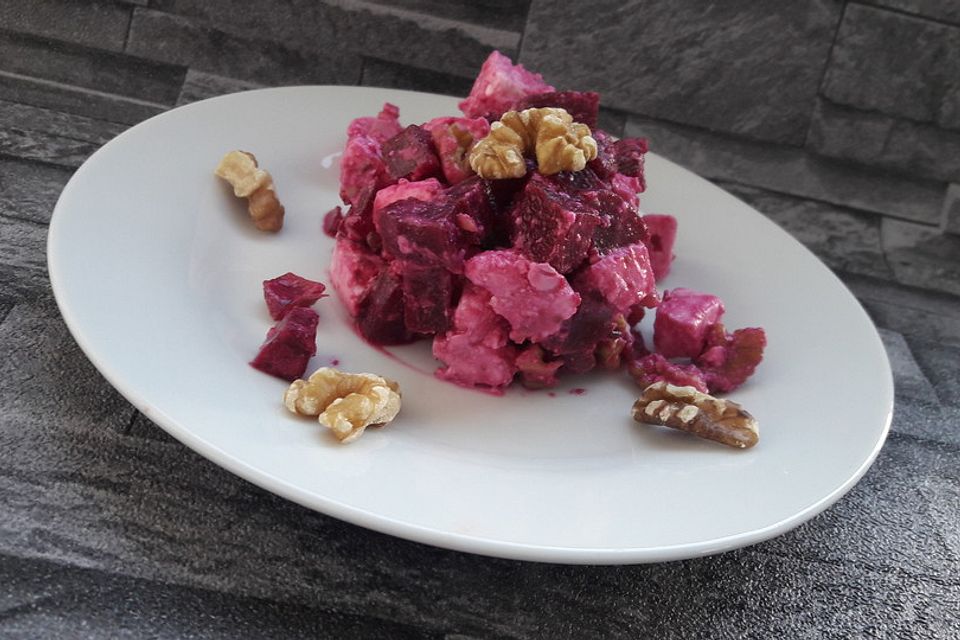 Rote Bete Salat mit Feta und Walnüssen