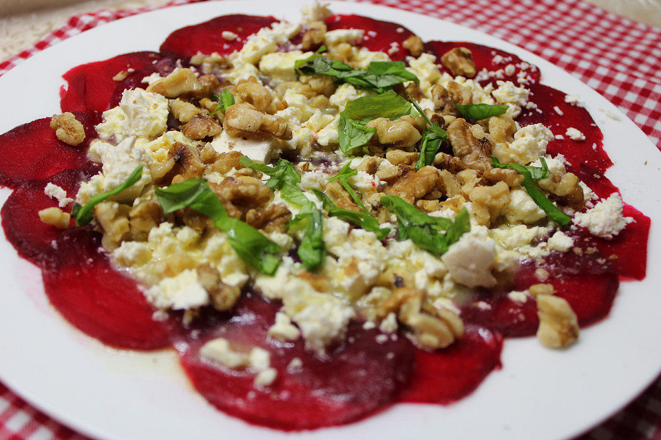 Rote Bete Salat mit Feta und Walnüssen