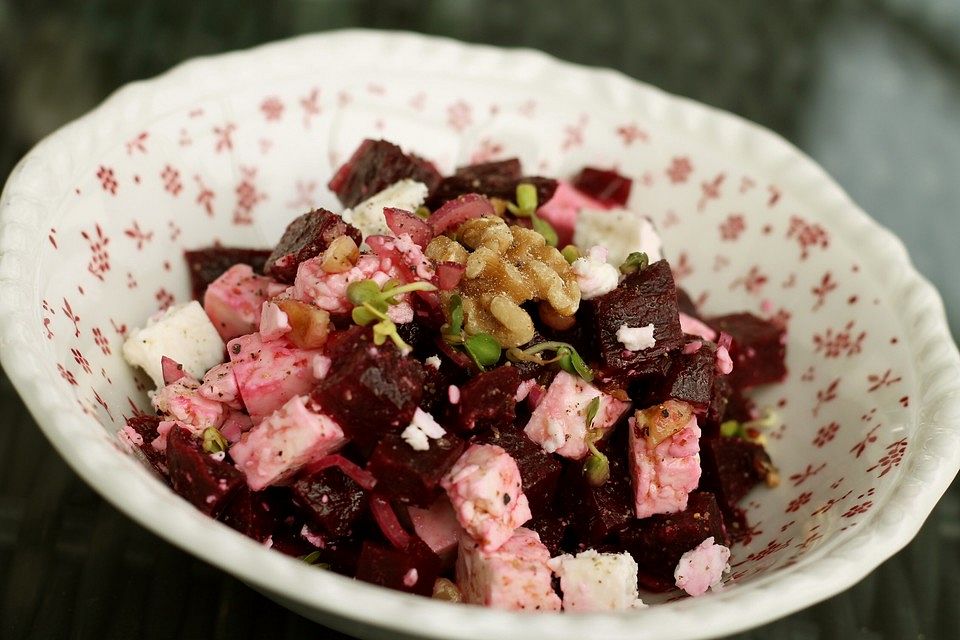 Rote Bete Salat mit Feta und Walnüssen