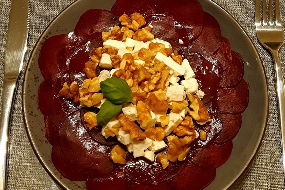 Rote Bete Salat mit Feta und Walnüssen