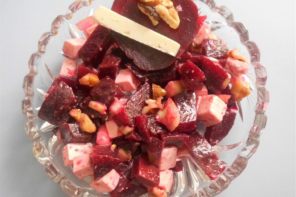 Rote Bete Salat mit Feta und Walnüssen