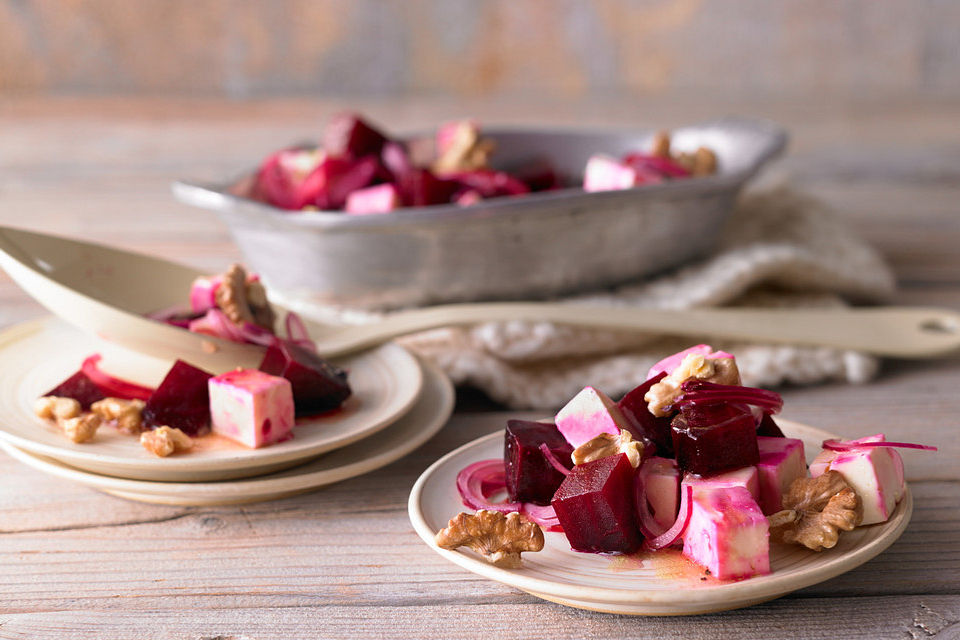 Rote Bete Salat mit Feta und Walnüssen