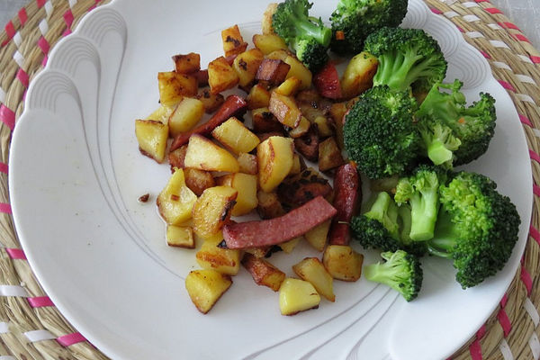 Bratkartoffel-Bratwurst-Pfanne von Laura25313 | Chefkoch