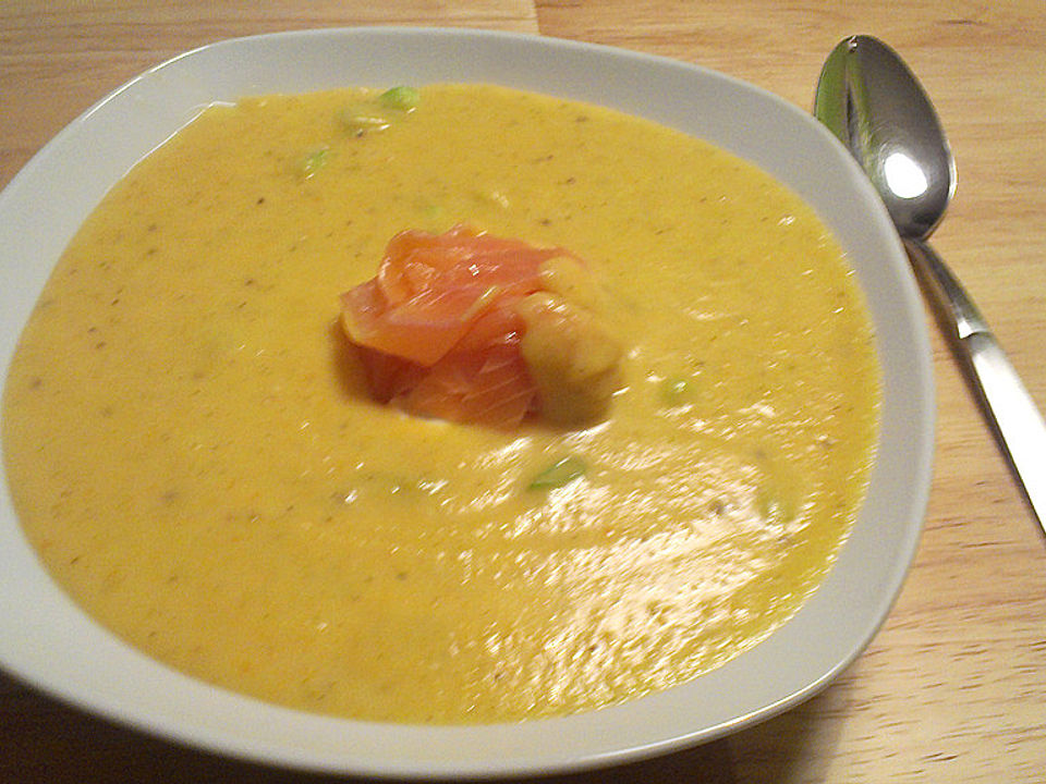 Kartoffelsuppe mit Räucherlachs und Schmand von knut88 | Chefkoch
