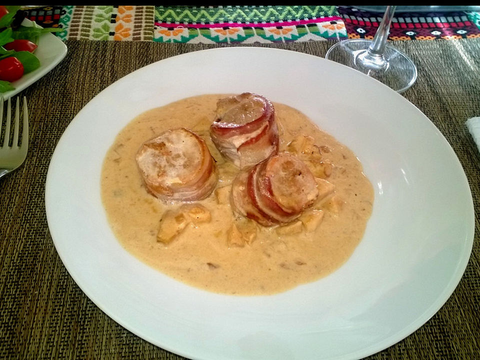 Schweinemedaillons mit Apfel-Honig-Sahnesauce von phenyo| Chefkoch