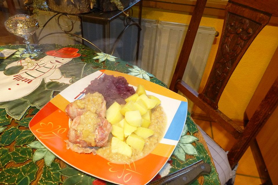 Schweinemedaillons mit Apfel-Honig-Sahnesauce