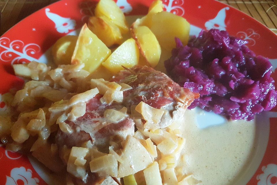 Schweinemedaillons mit Apfel-Honig-Sahnesauce