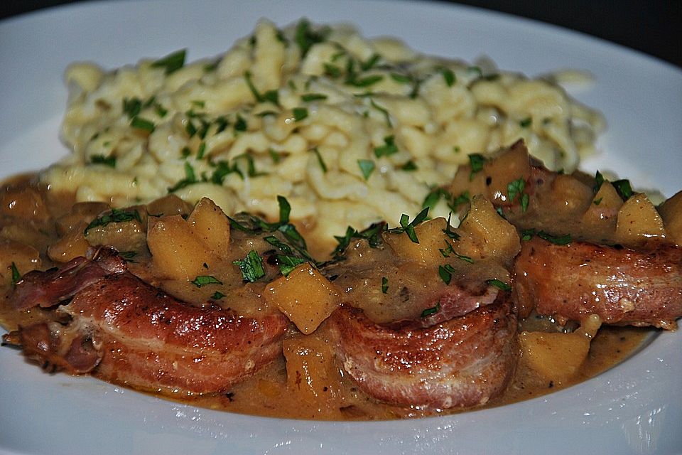 Schweinemedaillons mit Apfel-Honig-Sahnesauce