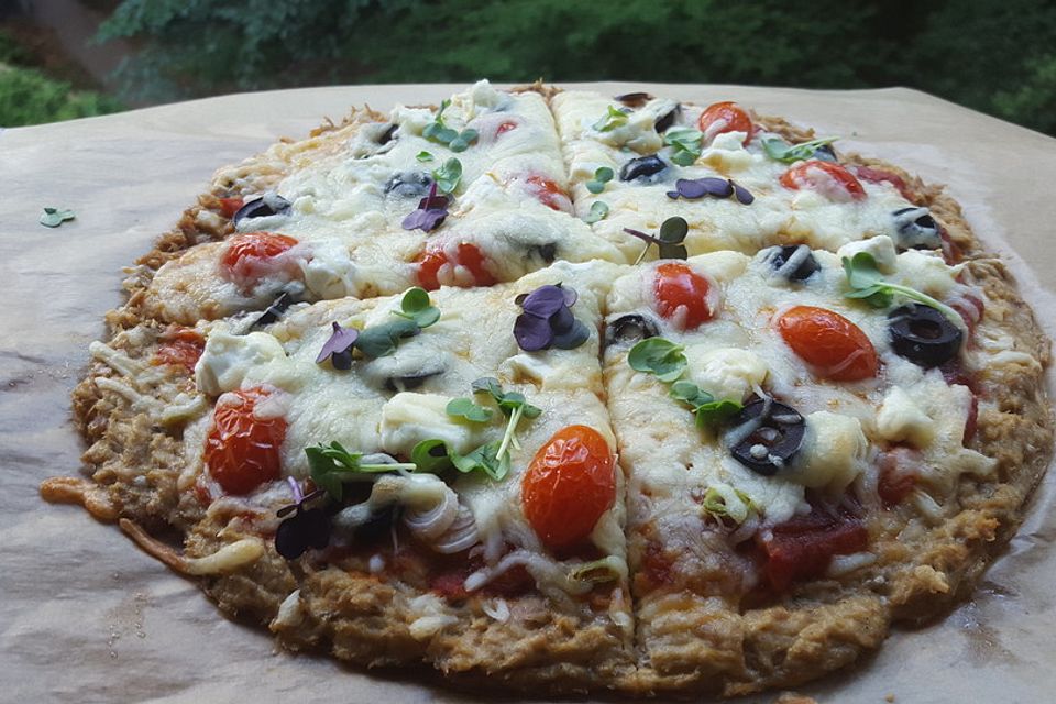 Mediterrane Thunfischpizza ohne Mehl