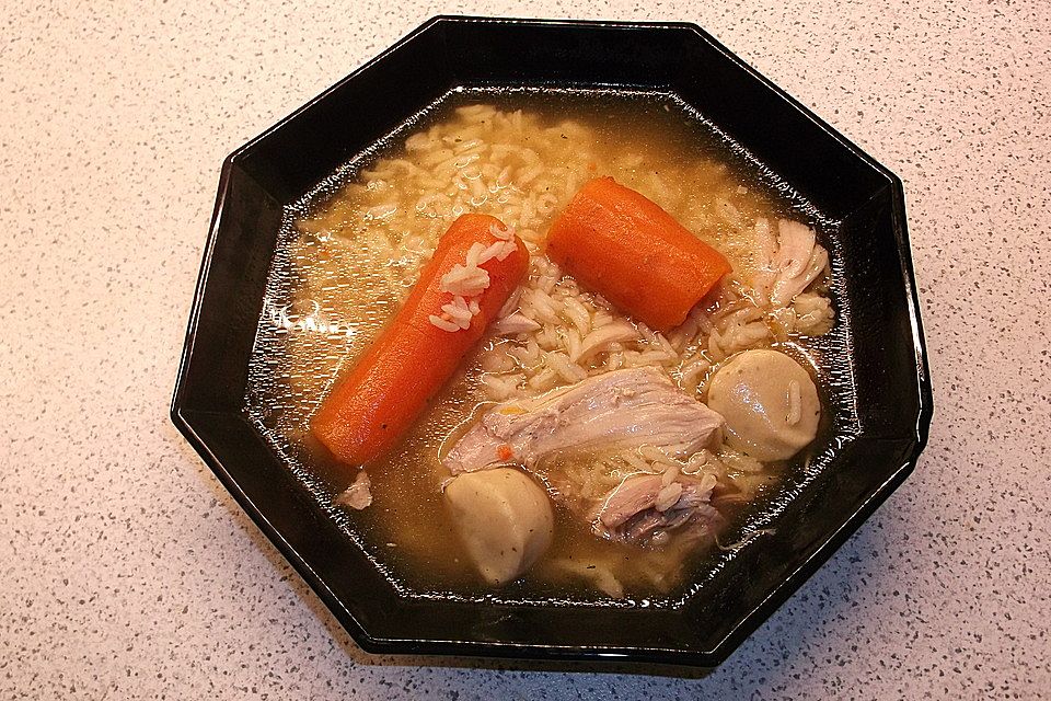 Hühnersuppe einfach selbstgemacht mit dem Schnellkochtopf