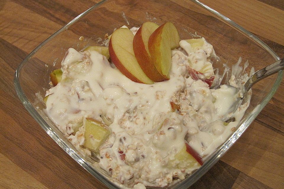 Joghurtmüsli mit Apfel und Zimt