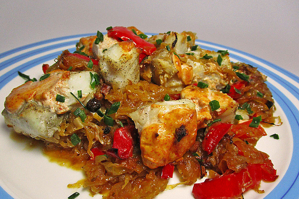 Fischfiletauflauf mit Sauerkraut und Kartoffeln