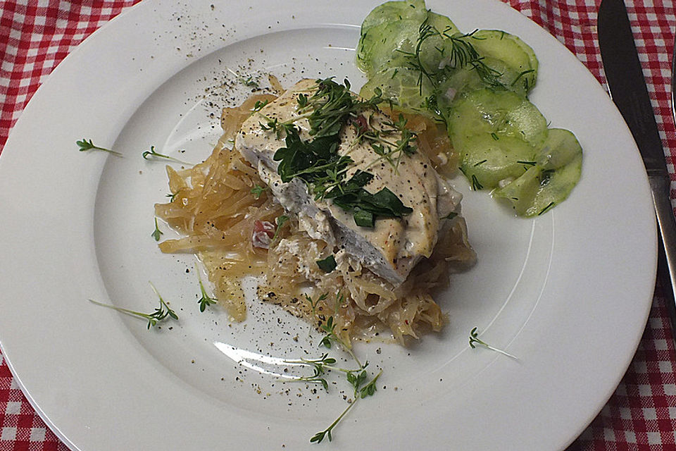 Fischfiletauflauf mit Sauerkraut und Kartoffeln