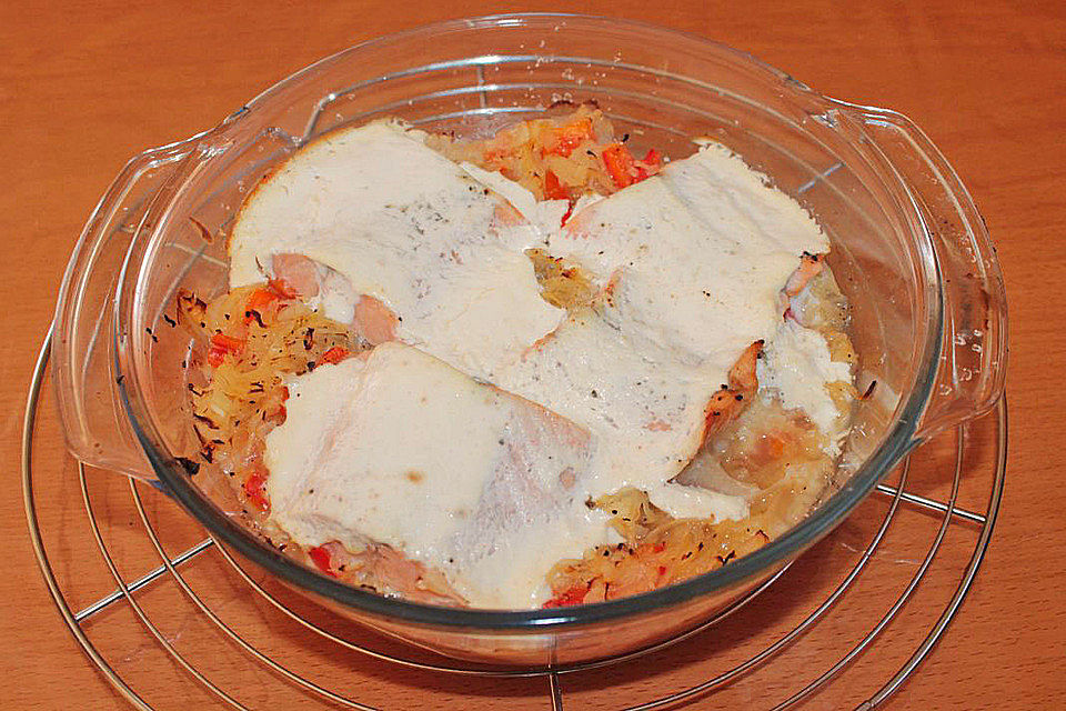 Fischfiletauflauf mit Sauerkraut und Kartoffeln