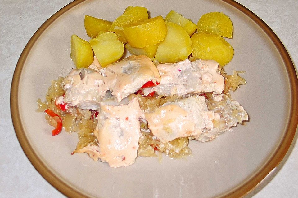 Fischfiletauflauf mit Sauerkraut und Kartoffeln