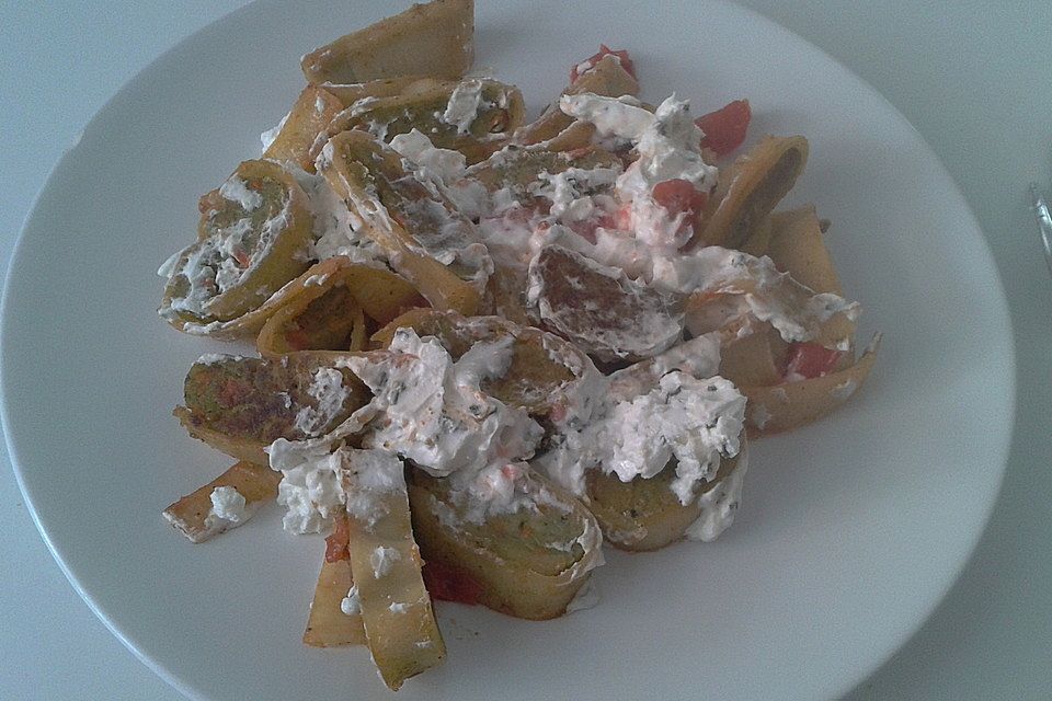 Gebratene Maultaschen mit Tomaten und Ziegenkäse