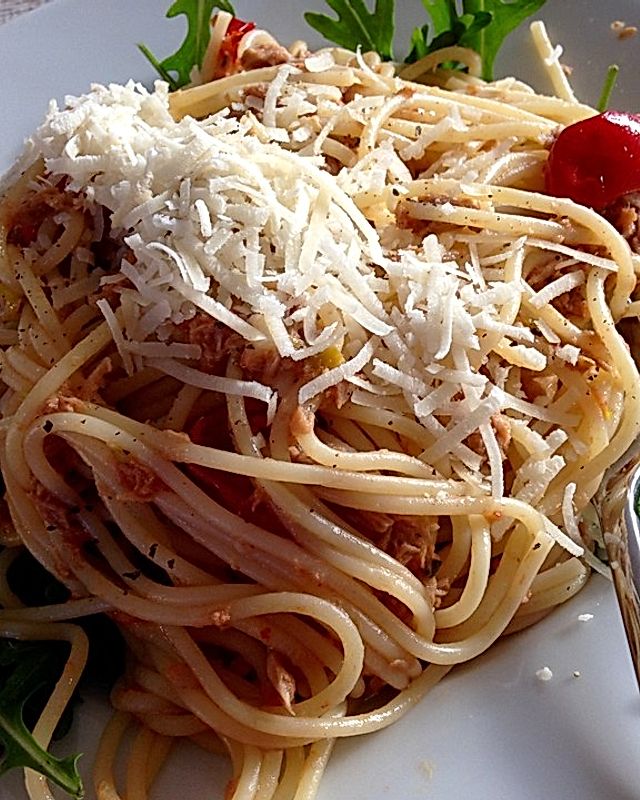 Spaghetti aglio e olio mit Thunfisch und Serrano-Schinken