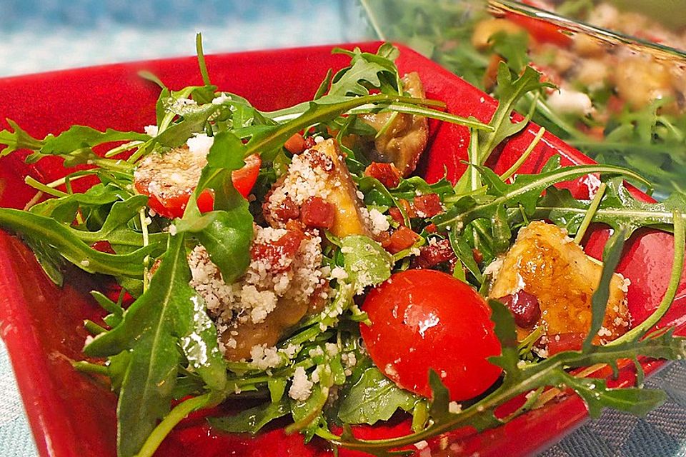 Rucola-Tomatensalat mit frischen Champignons